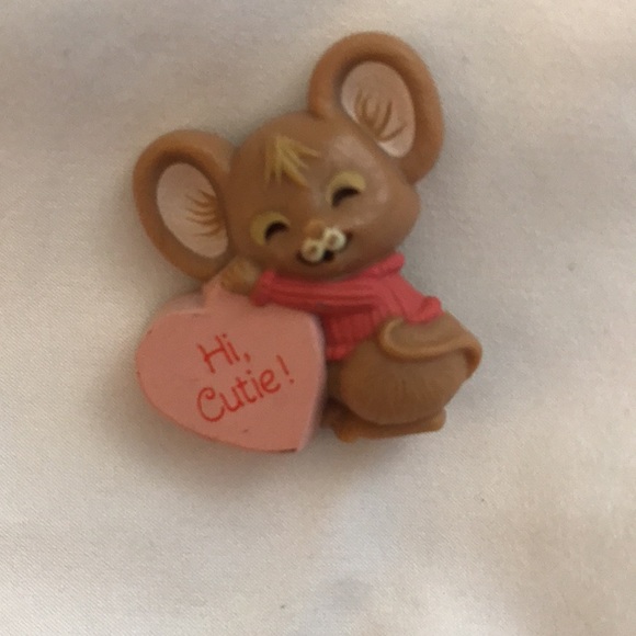 ⚡️FINAL PRICE⚡️ Vintage Hi Cutie! Pin/Brooch - Picture 1 of 5